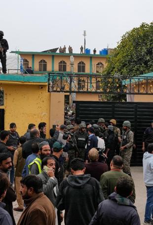 Islamabad mosque blast kills 15, wounds 80: local authorities