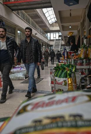 Trump signs order preparing for tariffs on Irans trade partners