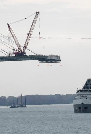 Trump threatens to stop opening of Canada-US bridge