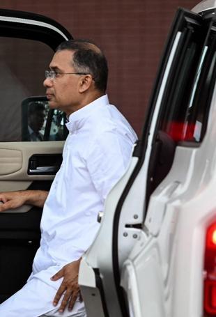 Bangladesh nationalists claim big election win