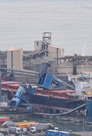 Three dead, many without power after storm lashes France and Spain