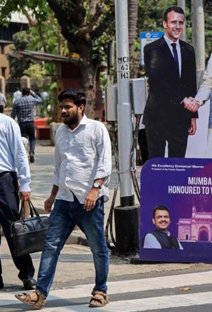 Frances Macron eyes fighter jet deal in India