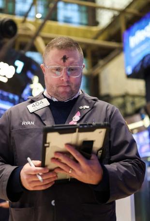 Several US Fed officials signal possible interest rate hikes