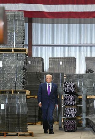 EU steel exports to US plummet 30 percent after Trump tariffs