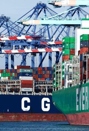 Trump imposes 10 pct global tariff after stinging court rebuke