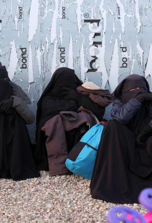 ISIL urges members to fight Syrias new government