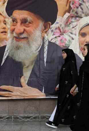 Iran vows to defend itself but sees diplomatic solution to US standoff