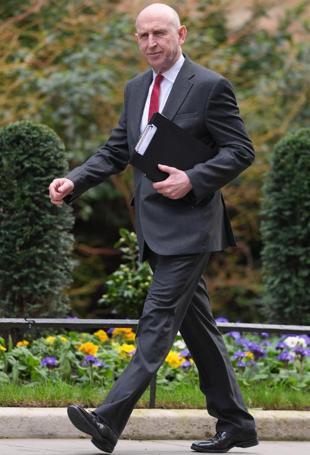 UK unveils $1.3 bln Leonardo military helicopter contract