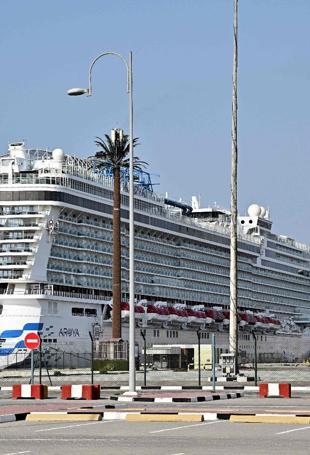 Thousands of seafarers, cruise passengers trapped in Gulf