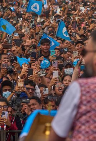 Nepals rapper-led centrist party heads for poll landslide