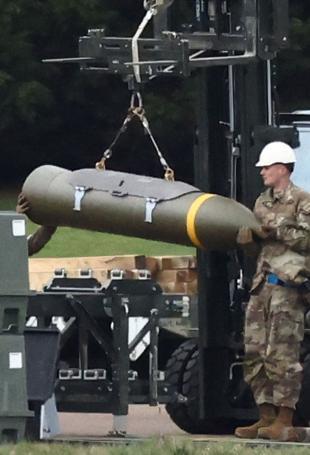 US regulator threatens broadcasters over war coverage