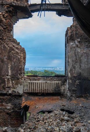 Blasts rock Kiev in rare daytime Russian attack