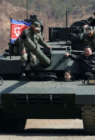 North Korean leader, daughter try out new tank