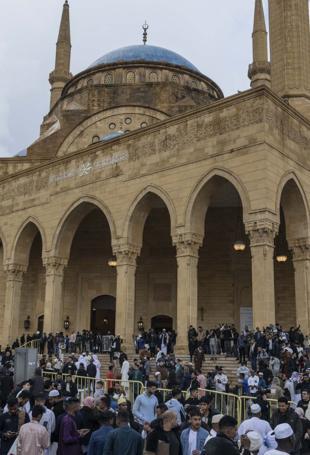 Displacement, air raid sirens weigh on Mideast Eid celebrations