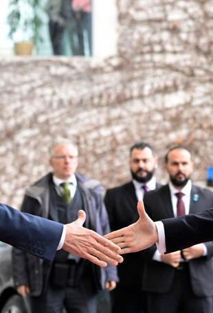 Germany tries to play down row over Syria refugee return