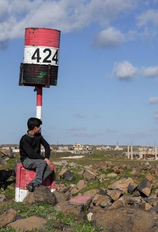 Syria says Israeli tank fire kills man in countrys south