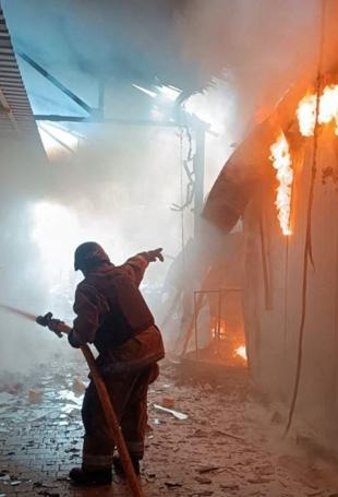 Russian strike on Ukraine market kills five, wounds 25