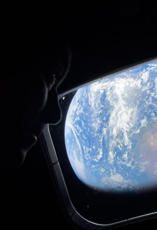 Artemis mission approaches lunar loop for first flyby since 1972