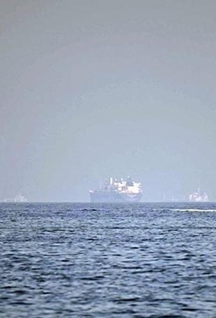 Stranded seafarers report mental breakdown amid Hormuz standoff