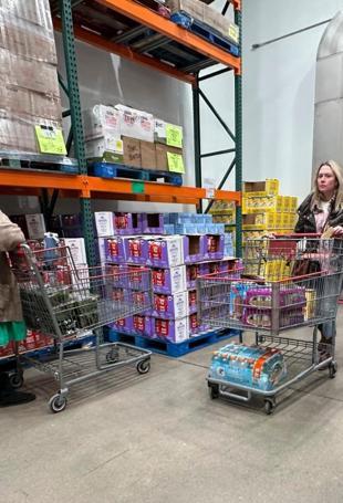 US consumer inflation rises 3.3 percent year-on-year