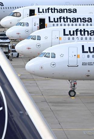 Lufthansa union calls pilots strike over salary, pension