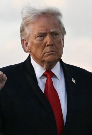 Trump threatens Strait of Hormuz blockade