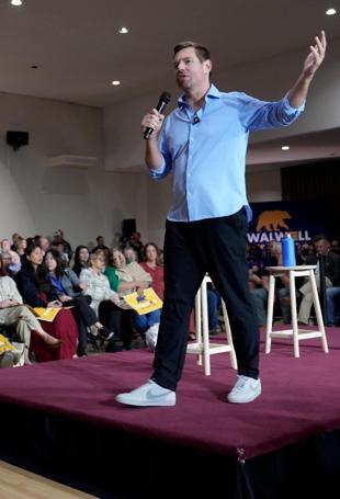 Democrat suspends US governor campaign