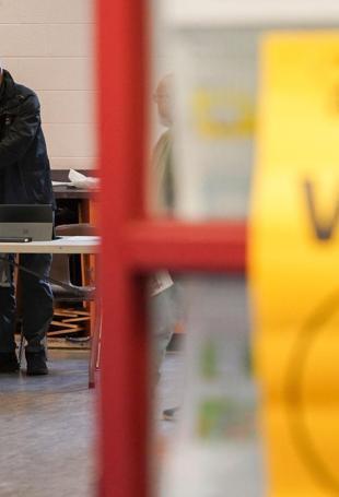 Carneys Liberals win Canada majority