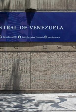 US eases sanctions on Venezuela central bank