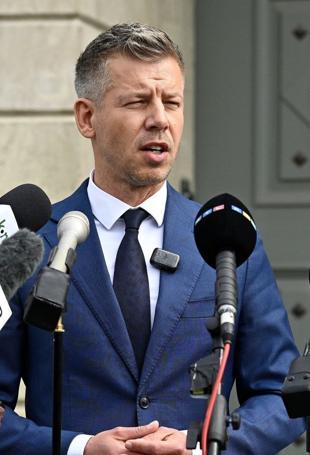 Magyar says pro-Orban president must resign