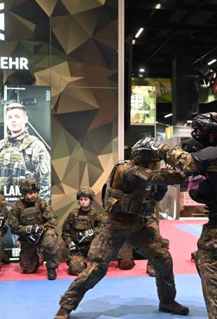 German army presses recruitment drive