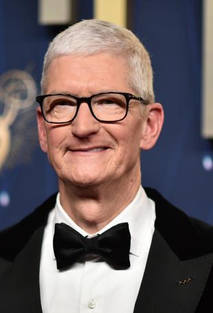 Apples Tim Cook to step down as CEO in September