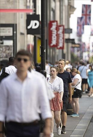 UK unemployment unexpectedly fell ahead of Mideast war