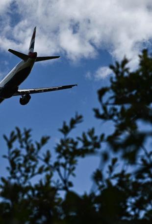 EU weighs US imports, minimum reserves for jet fuel crunch