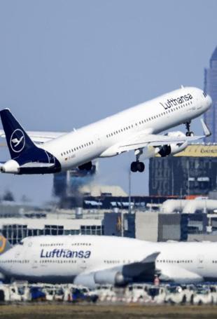 Lufthansa trims summer schedule by 20,000 flights