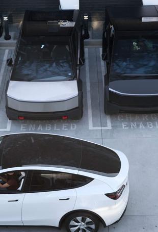 Tesla profits rose in the first quarter as car sales rebound