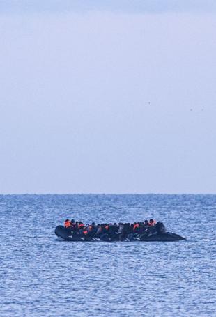 UK, France agree on 3-year deal to stop migrant crossings