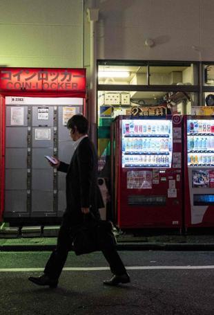 Japan inflation cools demand for vending machine drinks