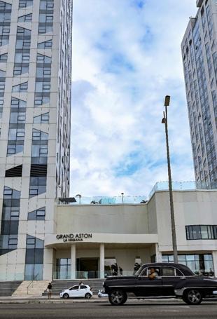 Tourism plummets in US-blockaded Cuba