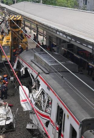 Train collision kills 14, injures dozens near Jakarta