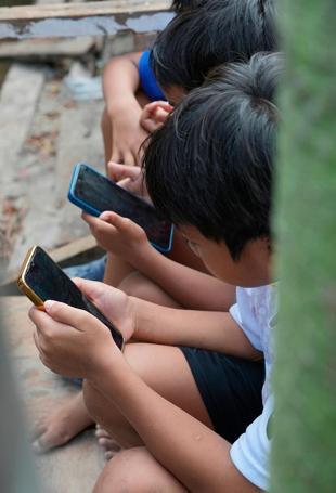 No meaningful shift from social media sites after Australia teen ban