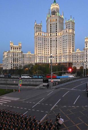 Ukraine and Russia declare separate truces