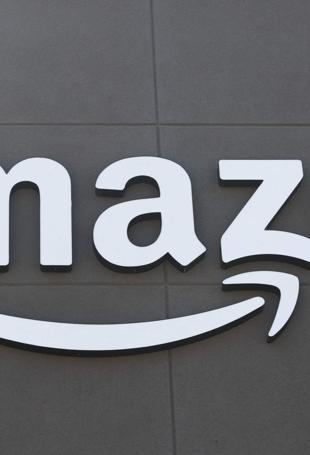 Amazon opens up logistics network to other business
