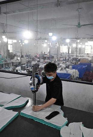 War jolts Chinas well-oiled manufacturing hub