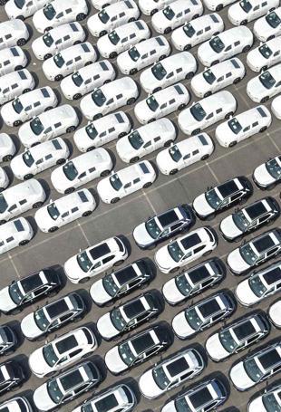 China records forecast-beating April trade figures