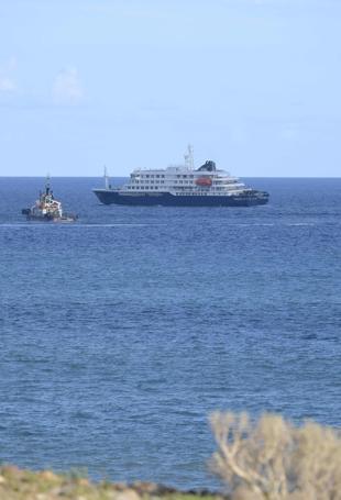 Hantavirus ship heads to Netherlands after passengers flown home