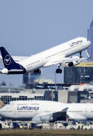 Lufthansa places $7.7 bln order for 20 long-haul planes
