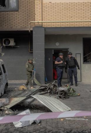 Russia pummels Kiev, killing three and denting peace hopes