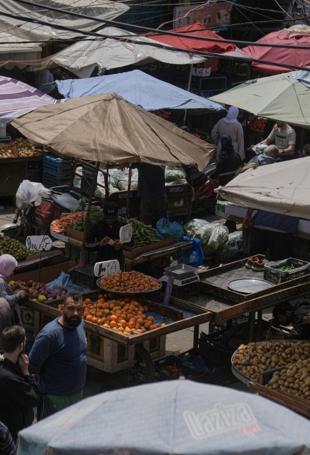 War worsens Lebanon’s economic crisis with job losses, price gouging