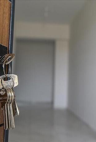 Turks’ overseas property purchases fall in March amid war impact